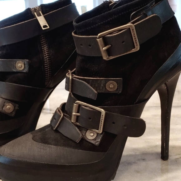 Burberry High Heeled Leather Booties Boots 41 EU - Picture 2 of 9
